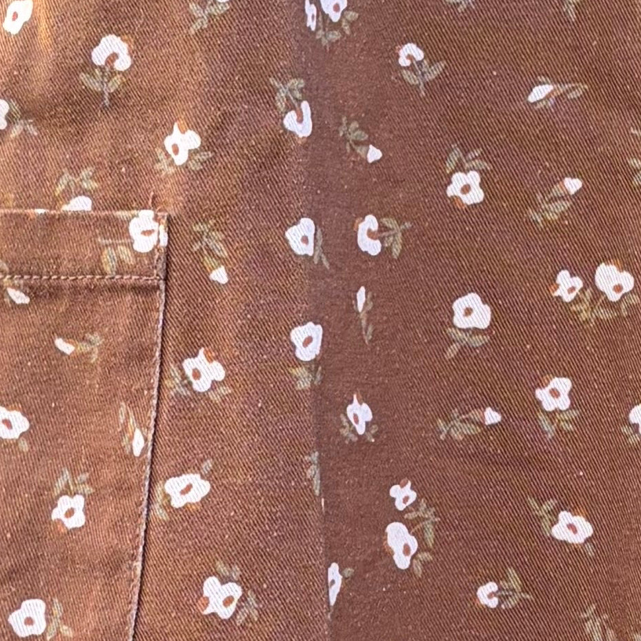 Snekkerbukser med roseprint