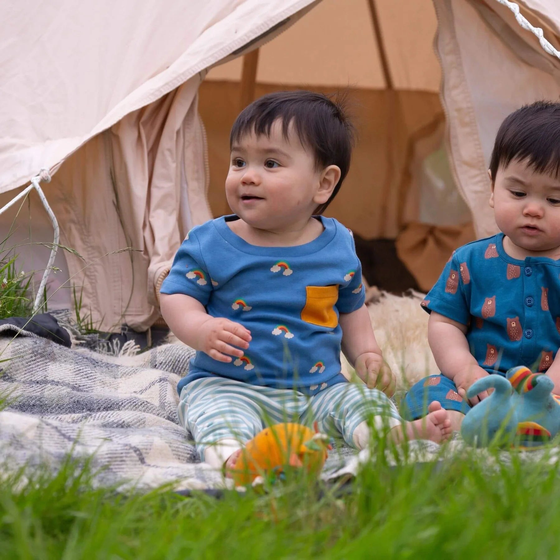 Blue Rainbows t-skjorte & jogger-sett