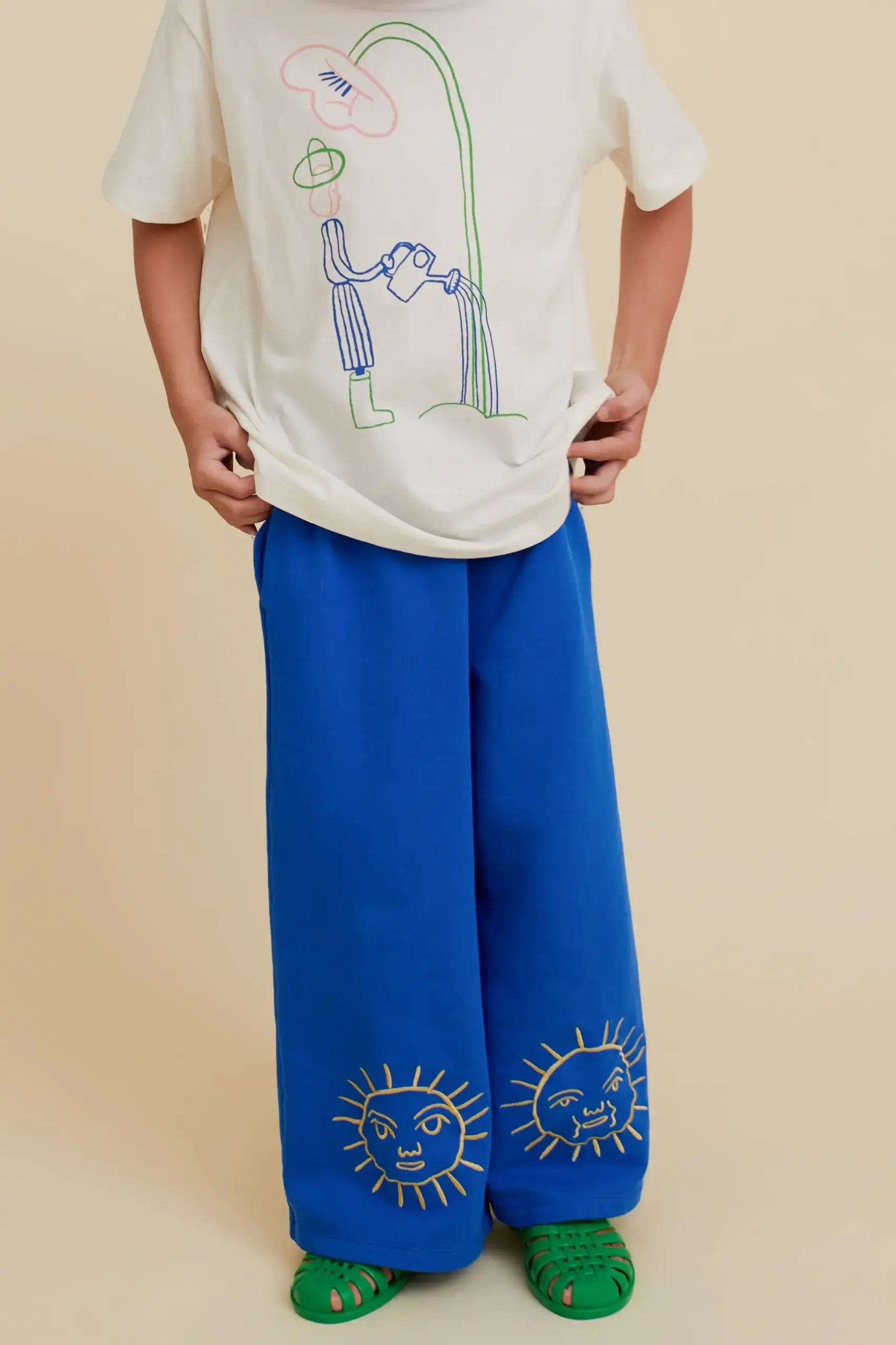 Wide-leg bukser med solbroderi